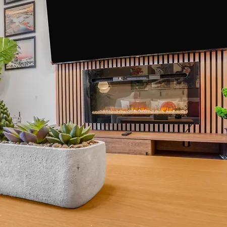 Japanese Monthly Stay, Freepark, Netflix, Balcony Apartman *